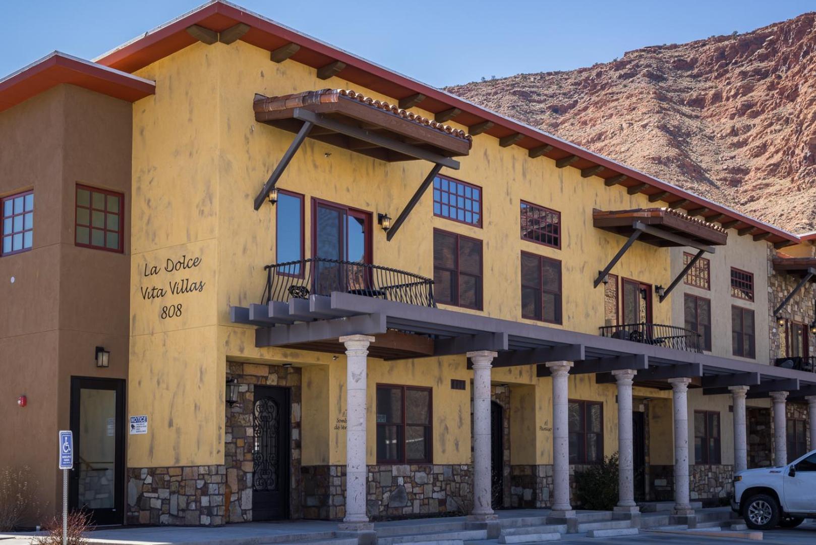 Unique Downtown Rental - La Dolce Vita Villas #5 모아브 외부 사진
